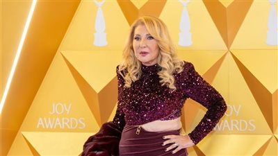 نادية الجندي ترد على منتقدي فستانها في Joy Awards (صور)