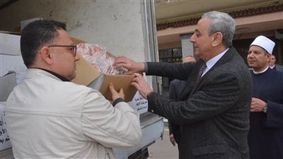 محافظ الغربية يشهد توزيع 2 طن من لحوم صكوك الإطعام للأسر الأولى بالرعاية