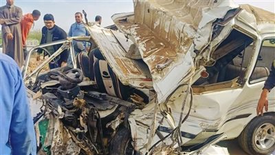 مصرع شخص وإصابة 28 في حادث تصادم بطريق 