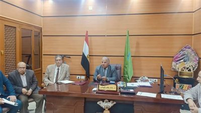 مدير تعليم الفيوم.. يصدر عددًا من التنبيهات.. ويناقش صرف مستحقات المعلمين بالحصة