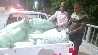 بالصور.. ضبط 14 جوال دقيق مدعم قبل بيعها بالسوق السوداء في الأقصر