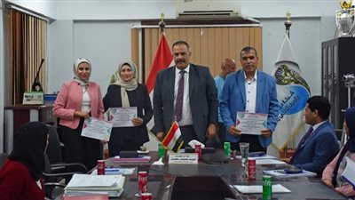 بالصور.. تكريم العاملين بقطاع التخطيط لتميزهم وتنفانيهم بالعمل في الأقصر