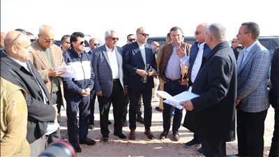 وزير الشباب والرياضة يضع حجر الأساس لمركز شباب رأس غارب