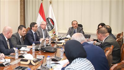 وزير قطاع الأعمال: مجمع كفر الدوار يضم 6 مصانع متكاملة ومحطة للكهرباء 