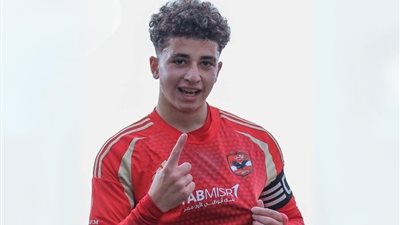 الأهلي يُفكر في قيد أبرز لاعبيه الشباب في القائمة الإفريقية
