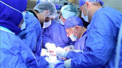 أنقذه من العمى.. مستشفى جامعة أسيوط تجري جراحة دقيقة لشاب جراء انفجار بمقلة العين