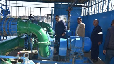 بالصور.. رئيس «مياه الأقصر» يتفقد أعمال محطات رفع المياه بالبر الغربي