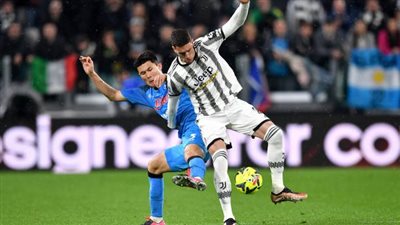 نابولي المتصدر يواجه يوفنتوس العنيد في الكالتشيو