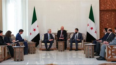 أحمد الشرع يلتقي بمفوض الأمم المتحدة لشئون اللاجئين بالعاصمة دمشق 
