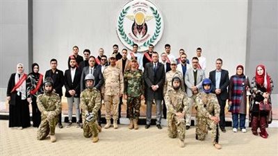 الشئون المعنوية: تنظيم زيارة لوفد من الإعلاميين وطلبة الجامعات لقيادة قوات المظلات