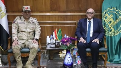 محافظ القليوبية يشهد احتفالية تكريم أسر الشهداء ومصابي العمليات الحربية (صور)