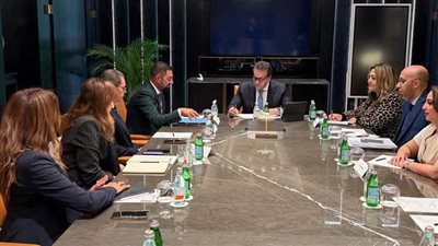 وزير الصحة يبحث مع شركة «فياتريس» التوسع بملف الاستثمارات وتوطين صناعة الدواء