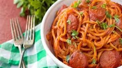  سهلة وسريعة التحضير.. طريقة عمل المكرونة بالسجق