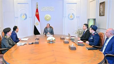 لمناقشة عدد من الملفات.. السيسي يجتمع برئيس الوزراء ووزير التموين