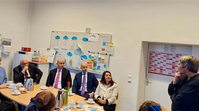 وزير التعليم يزور مدرسة 