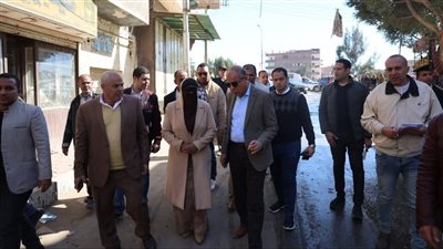 تفاصيل جولة محافظ المنيا بمواقع رصف وتمهيد طرق بدير مواس