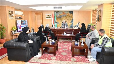 في لفتة إنسانية.. محافظ الفيوم يستقبل أسرة ضحية الأسد