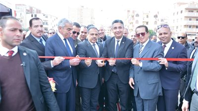 وزير التموين يفتتح سوق حضاري في العاشر من رمضان