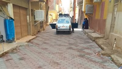 المحافظ يتابع.. تركيب بلاطات الإنترلوك بمنشية النوبة في أسوان