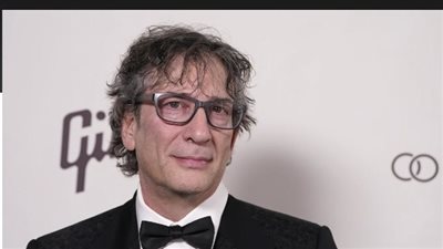 دعاوى قضائية تتهم مؤلف الخيال العلمي جيمان بالاعتداء على نيوزيلندية