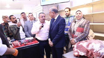 محافظ المنيا يفتتح منفذا للسلع الغذائية بميدان عمر أفندى ضمن المبادرة الرئاسية 