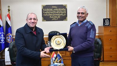 طلاب جامعة المنصورة يزورون الكلية البحرية بالإسكندرية