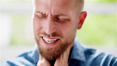 ما هي أعراض سرطان المريء وما علاقته بالتهاب الحلق؟