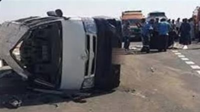 أعلى الطريق الأوسطي.. إصابة 5 أشخاص في انقلاب سيارة ميكروباص 