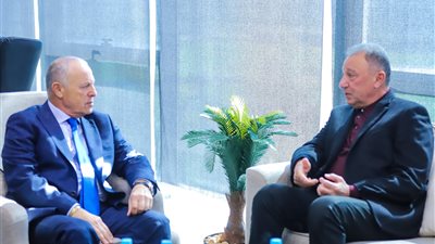 أبو ريدة يستقبل الخطيب بمركز المنتخبات الوطنية