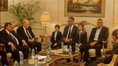 وزير الطيران يوجه بتقديم التسهيلات لاستقبال جثمان الأمير كريم الحسيني آغاخان والوفود المرافقة 