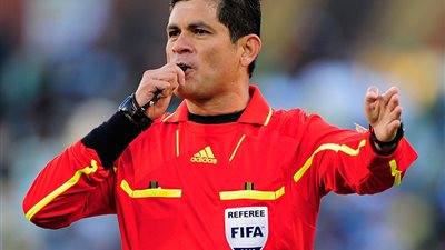 كل المعلومات عن رئيس لجنة الحكام الجديد الكولومبي أوسكار جوليان رويز