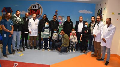 بالصور.. نجوم المنتخب المصري القدامى يقدمون الدعم لمرضي الأورام بالأقصر