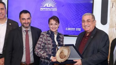 رجال أعمال إسكندرية تبحث مع سفيرة رومانية فرص التعاون المشترك