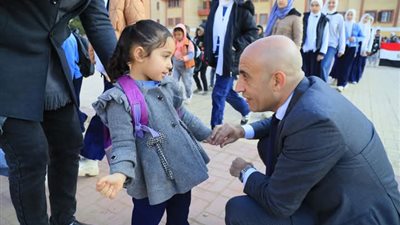 بالصور.. وزير التعليم يشيد بمعلمة رياضيات ابتدائي بمدرسة في الشرقية