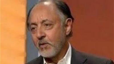 بالصور.. عبد العزيز مخيون يغلق قضية نجله بدفع دية الشاب المتوفي