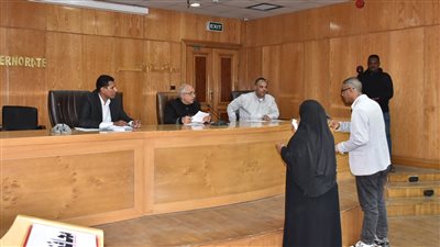 بالصور.. سكرتير عام الأقصر يفحص شكاوى الأهالي باليوم المفتوح 