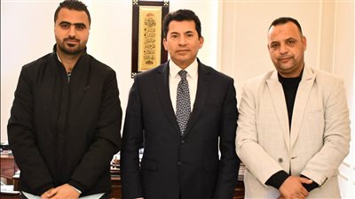 وزير الرياضة يلتقي عائلة نجمنا المصري محمد صلاح