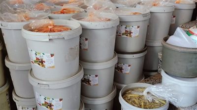 حملة تموينية مكبرة تضبط أطنانا من المواد الغذائية الفاسدة وتحرر عدة محاضر 