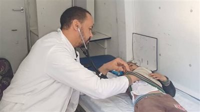 صحة الأقصر: توقيع الكشف علي 694 حالة بالقافلة الطبية غرب المحافظة