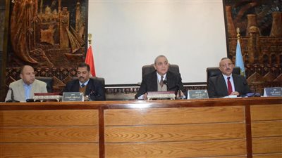 اجتماع موسع لمحافظ الغربية برؤساء المراكز والمدن ومديري المديريات