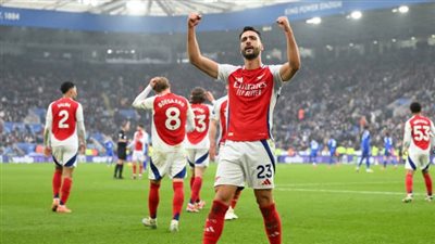 آرسنال ينتصر على ليستر بثنائية ويواصل مطاردة ليفربول