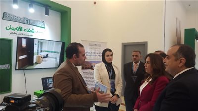 يالصور.. وزيرة التنمية المحلية في زيارة لجناح مؤسسة شفاء الأورمان في الأقصر