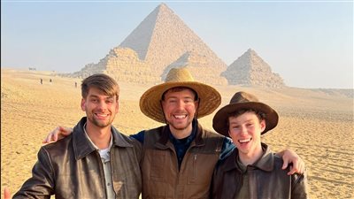 بالأرقام…هذا ما دفعه مستر بيست لتصوير 100ساعة بالأهرامات 