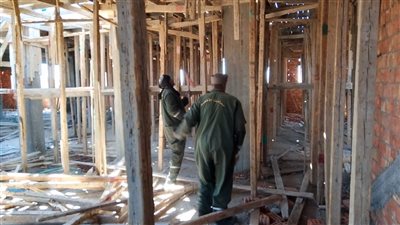 بالصور.. إزالة حالتي تعد على أراض زراعية غرب الأقصر