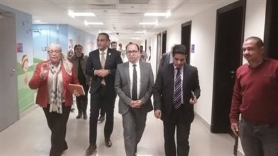 وفد وزارة الصحة يزور مستشفى الأورام في الأقصر (صور)