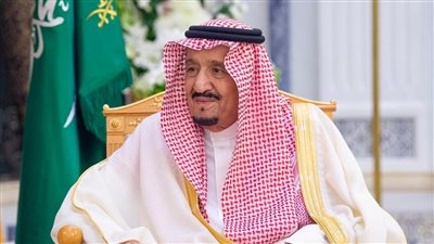 خطوة تاريخية.. الملك سلمان يعتمد رمز عملة الريال السعودي