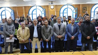 محافظ المنيا: تسليم قروض ميسرة لـ 38 خريجًا لدعم المشروعات الصغيرة