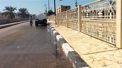 مدينة الأقصر تشن حملة لنظافة وتجميل الشوارع بحي وسط (صور)