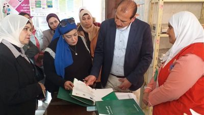 مكافآت وعقوبات.. تفاصيل جولة نائب وزير الصحة بوحدات طب الأسرة في بني سويف 