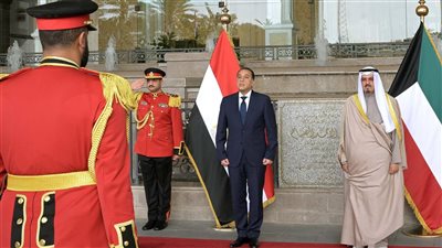 مراسم استقبال رسمية لرئيس الوزراء بحضور نظيره الكويتي